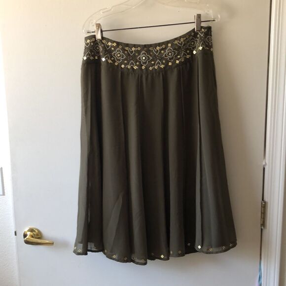 Worthington Pleated Skirt with Beaded Waist Size 12 Gently Used Olive - Picture 2 of 8